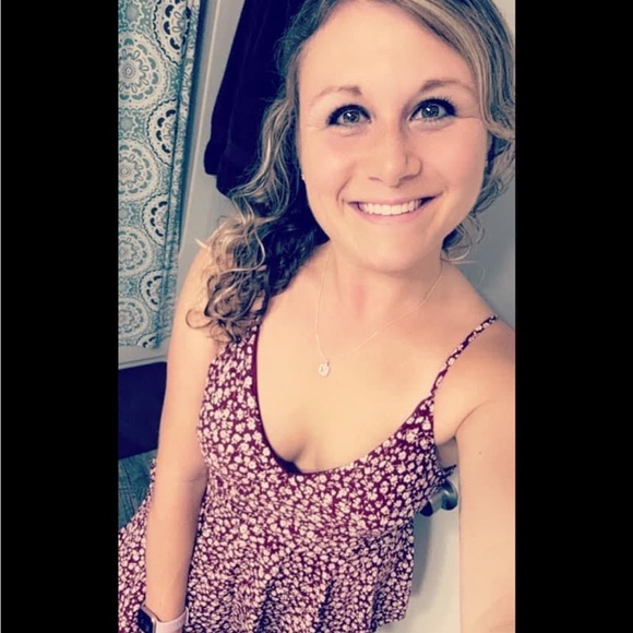 Meet your Posher, Melissa - Picture 2 of 3